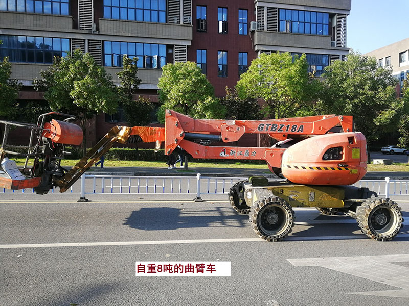 貴州某高校為本校區內600多盞路燈更換LED燈頭及加裝太陽能LORA調光控制模塊，達到了節能和智能控制的目的。(圖6)